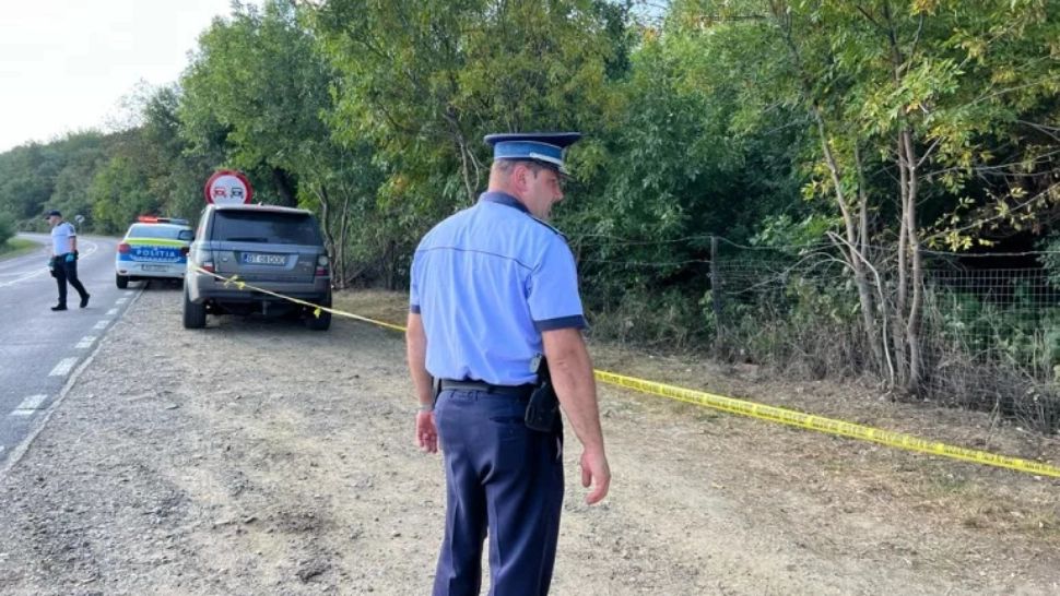 Un profesor din Botoșani s-a sinucis cu propria armă, la marginea unui drum național - VIDEO