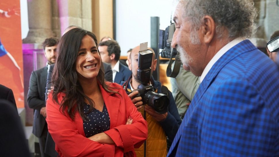 Femeie înșelată cu 30.000 de euro în numele unei companii a lui Ion Țiriac