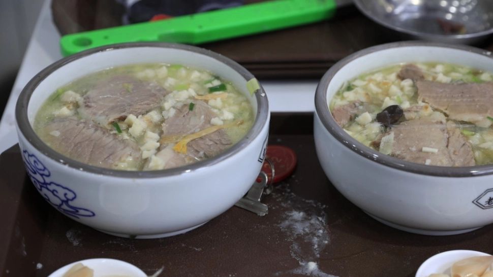 Ce pui în ciorba de burtă pentru a-i intensifica gustul și mirosul?