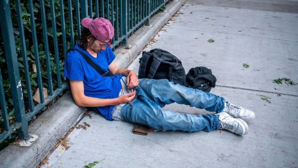 Medicii legiștii trag un semnal de alarmă. Tot mai mulți tineri MOR din cauza drogurilor, dotarea și legislația sunt depășite