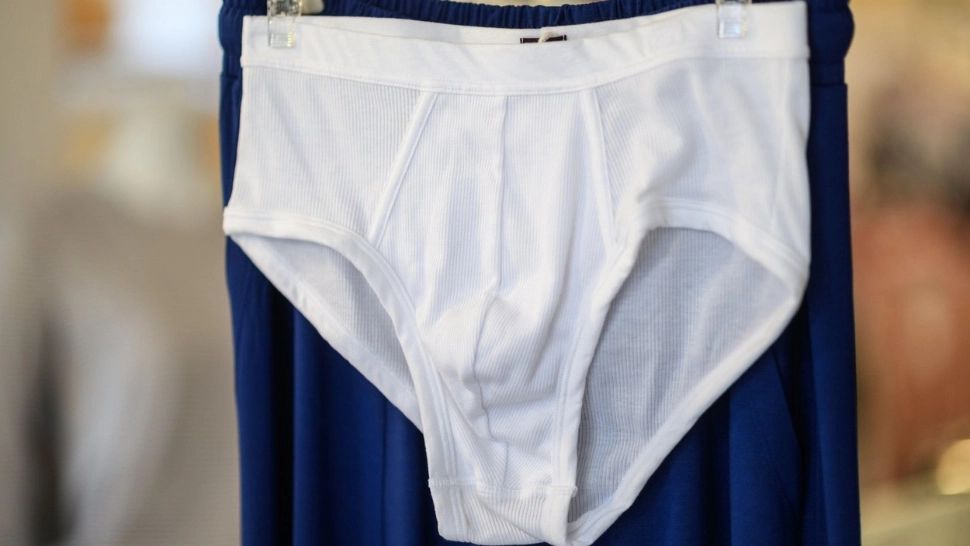 Cum prelungim viața chiloților? Cârpitul este din nou la modă