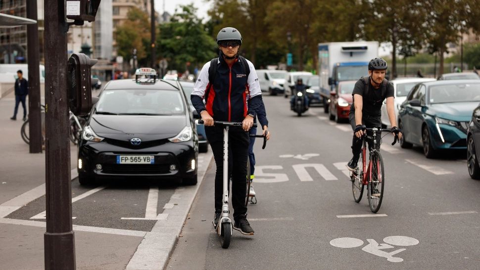 Prima țară care îi lasă pe trotinetiști fără obiectul distracției. Peste 15.000 de trotinete electrice au fost retrase de pe drumurile publice