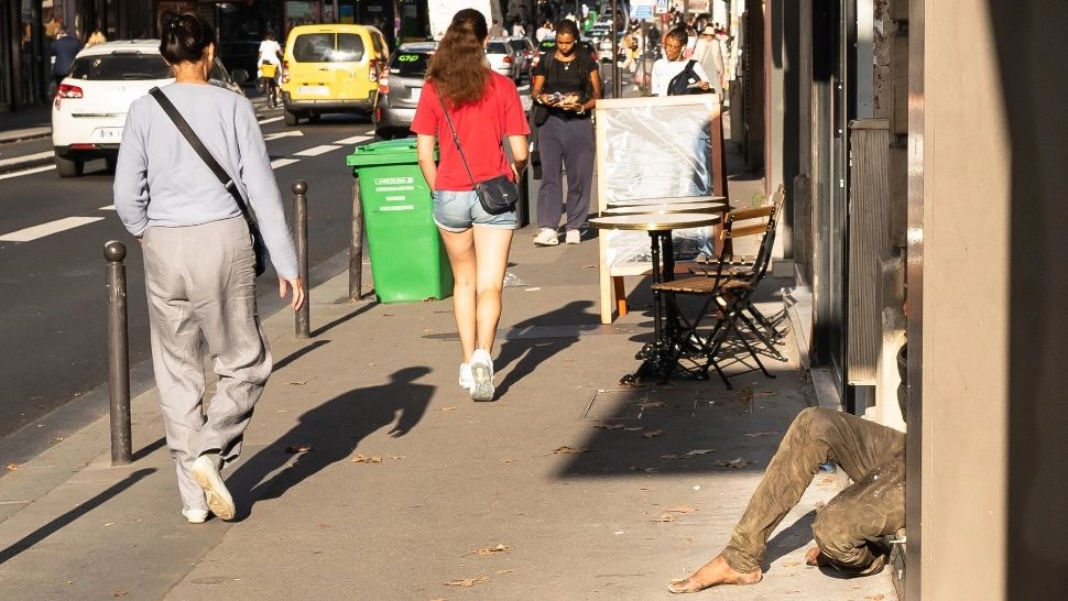 Ca să arate bine pentru Jocurile Olimpice, Parisul a început să mute oamenii fără adăpost de pe străzi