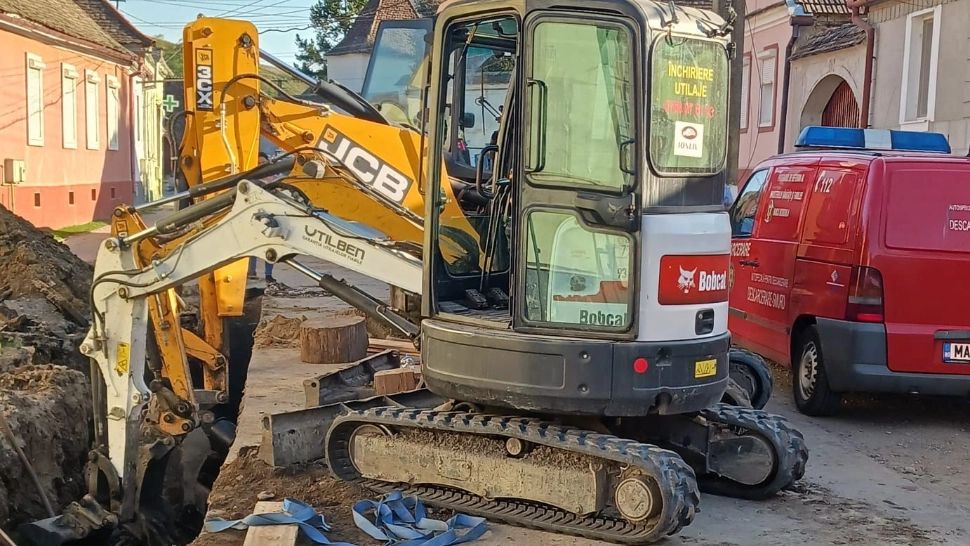 Muncitor de 50 de ani, rănit grav după ce a rămas prins într-un canal - Intervenție dramatică în Ațel a pompierilor sibieni