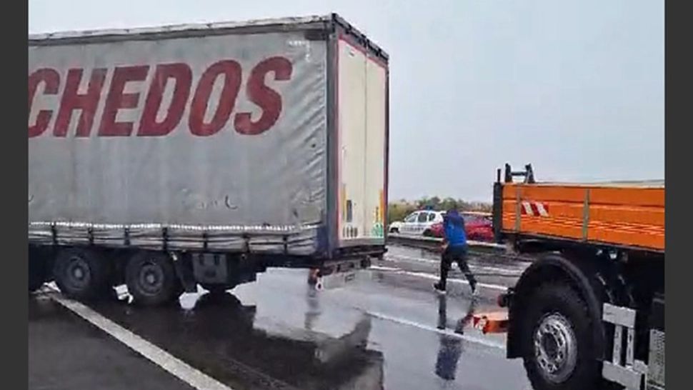 Accident grav pe A1: Un TIR a blocat complet traficul Pitești-București - Coloană de 2 kilometri de mașini spre Capitală