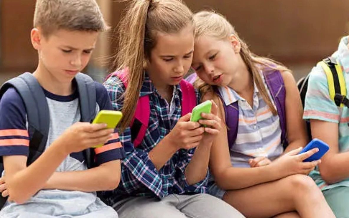 Românii, campioni la pierdut timpul pe internet! Ce îi atrage cel mai mult pe tineri