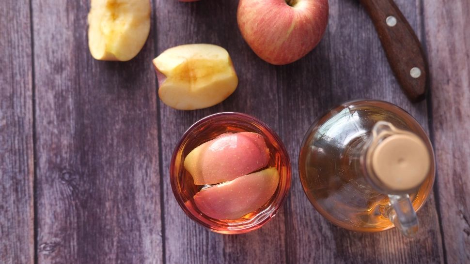 Oțetul, aliatul absolut pentru piele. Cum să-l folosești pentru a scăpa de riduri și de pete