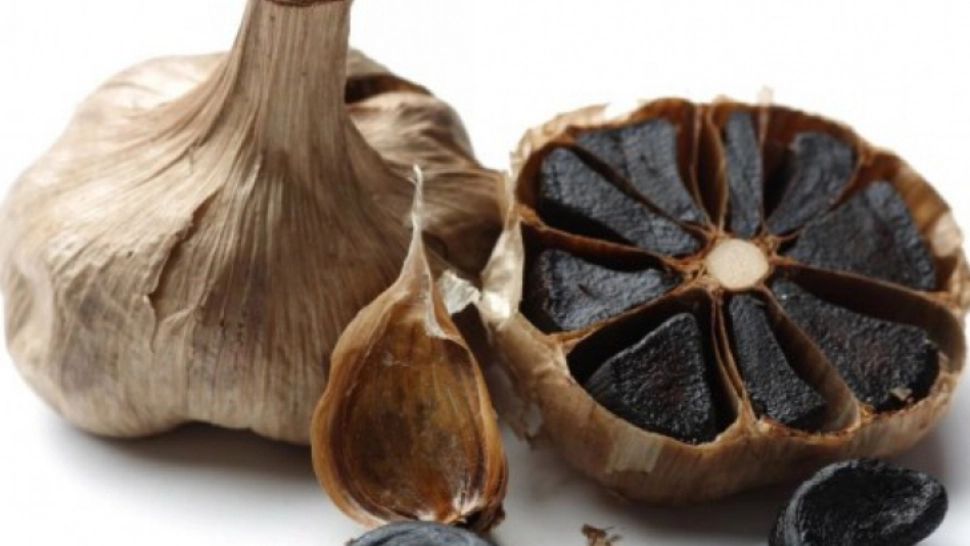 Usturoiul negru - cel mai puternic antibiotic natural. Ce aduce în plus față de „fratele” său, usturoiul alb