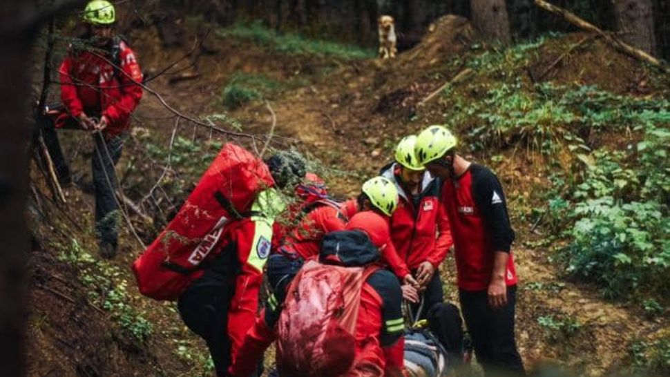 Opt turiști, salvați de pe munte după aproximativ 10 ore de căutări. Operațiune dificilă, pe timp de noapte, în Masivul Bucegi