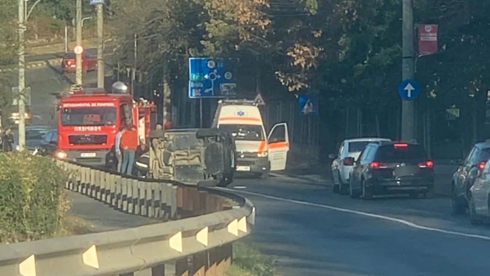 Accident grav în Galați: 2 femei lovite în plin pe trecerea de pietoni - Mașina s-a răsturnat pe șosea