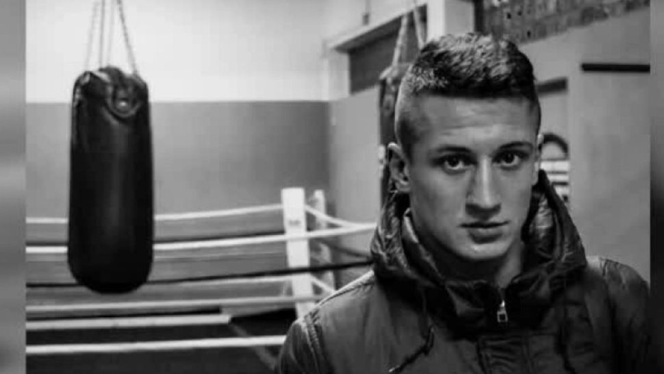 Protest pentru un campion la box ajuns în comă! Bărbatul a fost aruncat pe scări de prietenul soției sale