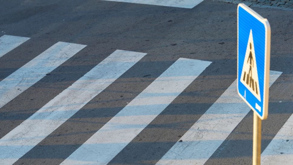 Schimbare radicală în trafic: Semafoare obligatorii la fiecare trecere de pietoni. Senatul a adoptat legea