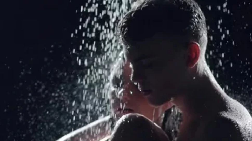 Studiu neobișnuit despre singurătate - Ce ascunde, de fapt, plăcerea de a petrece mai mult timp la duș?