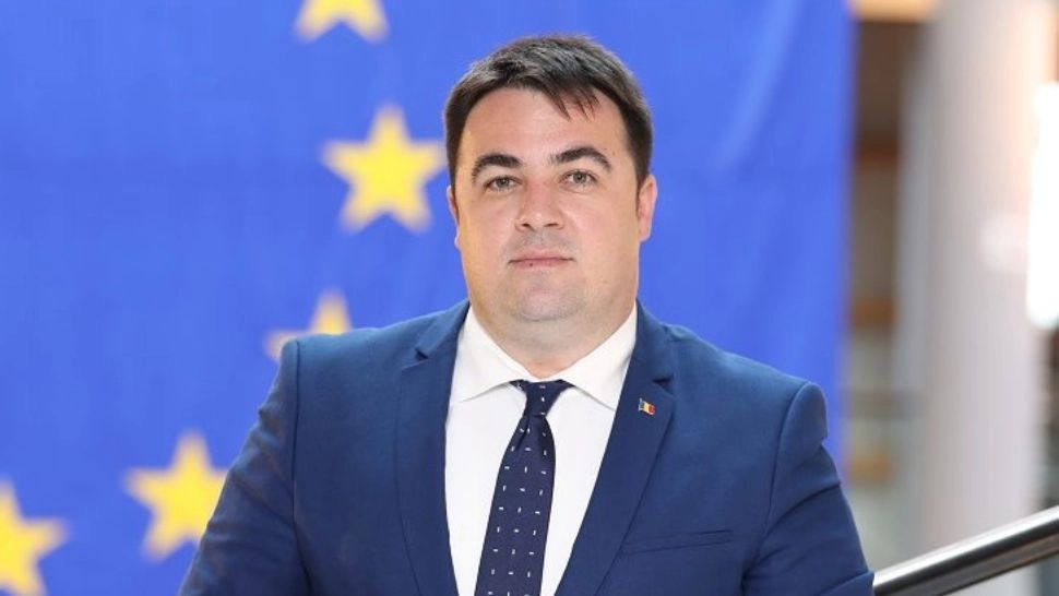 Europarlamentar USR, hotel de lux pe o insulă exotică din banii PNRR - Omul-cheie al reziștilor