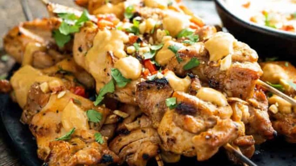 Rețeta pentru Satay de pui: Delicatesa indoneziană, în varianta thailandeză - 8 condimente pentru o nebunie de arome
