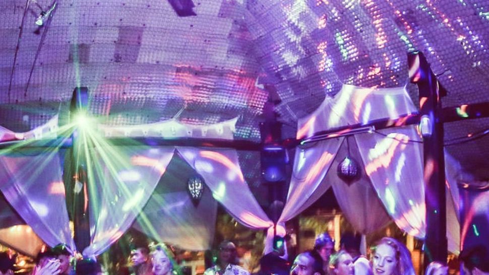 Descinderi în forță în Capitală, Ilfov și Constanța: Rețea de prostituție în cluburi de noapte - Peste 20 de persoane, audiate - Cum făceau racolări