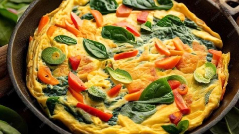 Omleta cu legume și ciuperci - bogată în proteine și foarte sățioasă. Este ideală pentru a-ți începe ziua