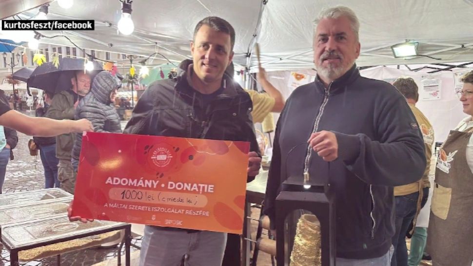 Colac secuiesc poleit cu foiță de aur, vândut cu 1.000 de lei! Cine este românul care l-a cumpărat