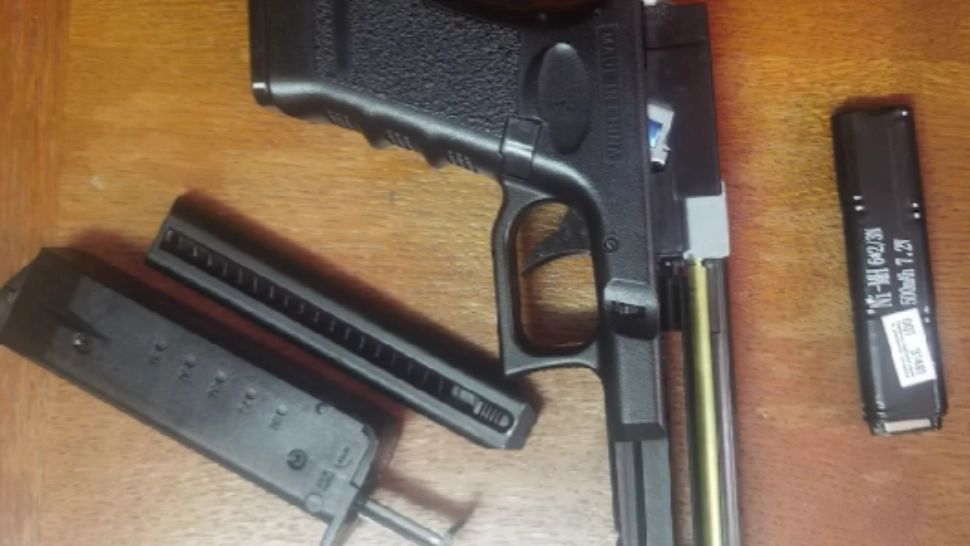 Accesul românilor la armele de foc ar putea fi facilitat chiar prin lege! Proiect controversat în Parlament - Prevederi scandaloase