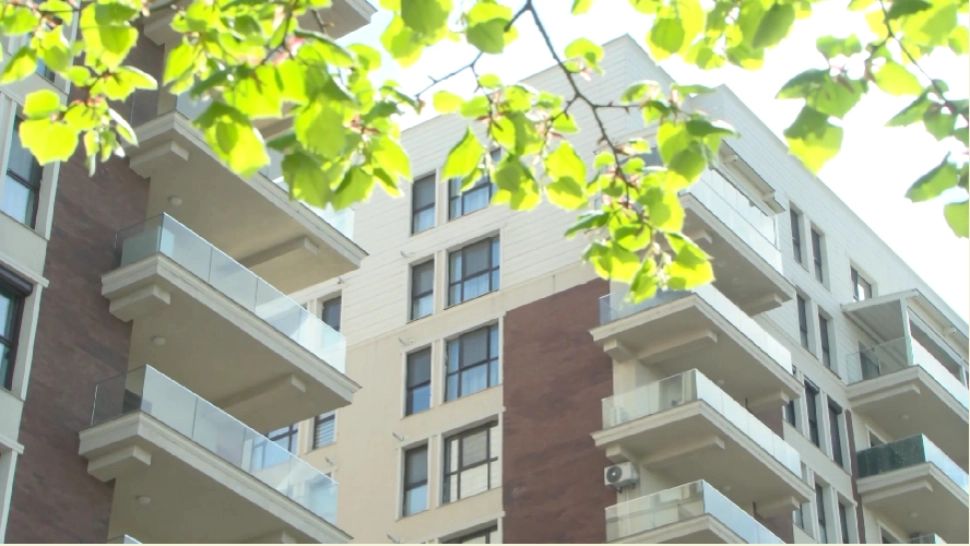 500 de români, păgubiți de un escroc imobiliar! Oamenii au rămas pe drumuri și cu banii luați