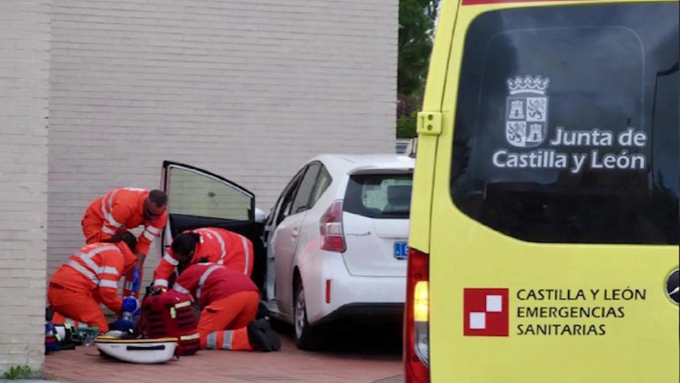 Taximetrist român, mort în timpul unei curse, în Spania! Mașina sa a lovit un pieton și s-a oprit în gardul unei primării