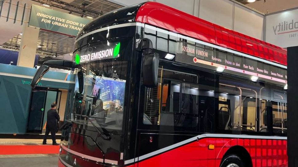 România, la masa producătorilor de top - Primul autobuz electric produs în țară, lansat de Automecanica Mediaș la Bruxelles