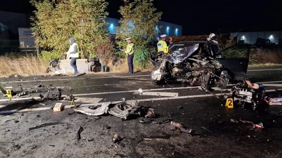 Accident mortal după ce două mașini s-au ciocnit violent - Șoferul nevinovat a murit încarcerat între fiarele contorsionate