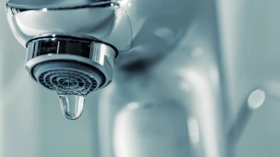 Revoltător: românii primesc apă cu porția în satele țării. Imagini halucinante la final de 2023