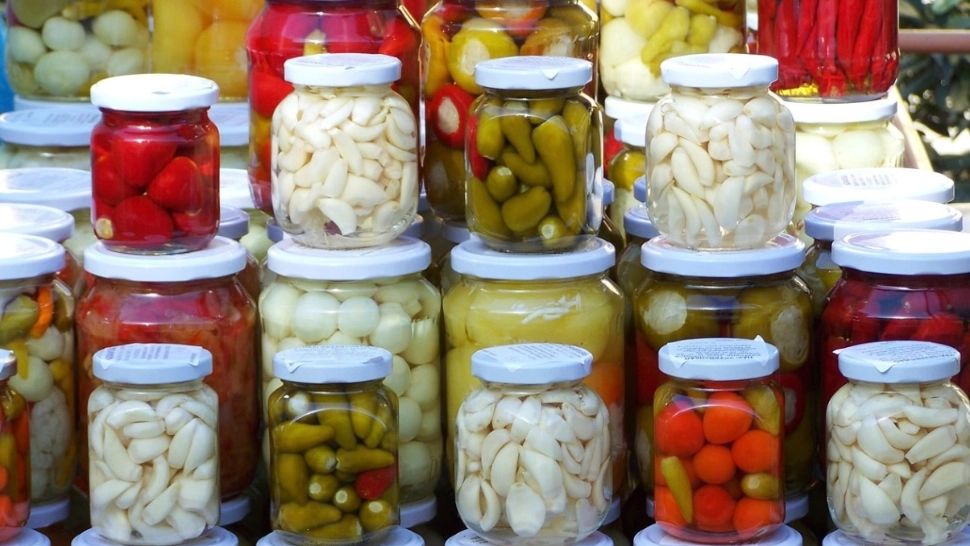 Cele mai bune murături de casă: de ce se pun borcanele pe lame de cuţit - trucul lui Radu Anton Roman