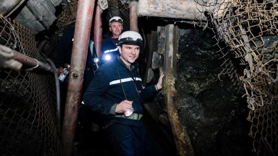 Sebastian Burduja, ministrul Energiei, a coborât în Mina Livezeni: Am participat la extracţia a 5 tone, cu un utilaj de provenienţă sovietică, din anii ‘80