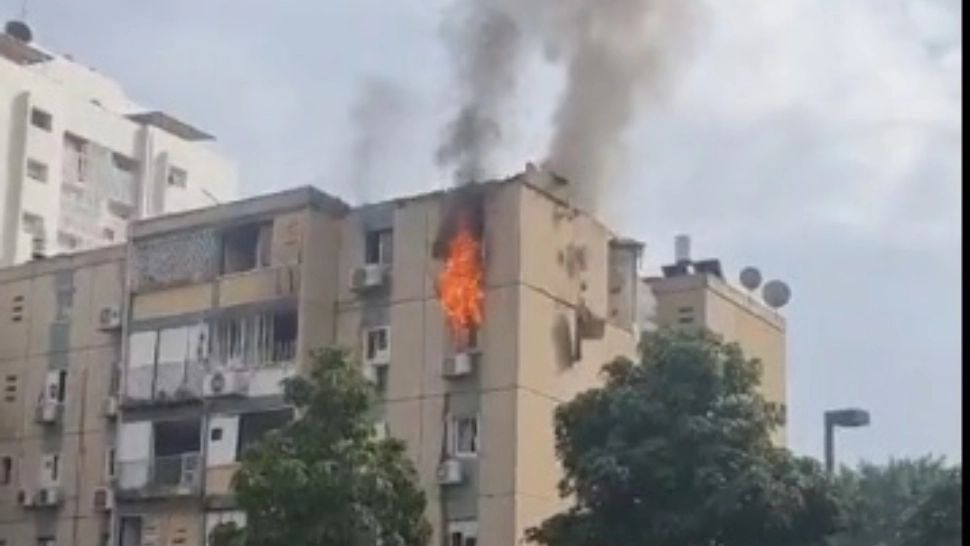 Război Israel-Gaza: Hamas a ATACAT cu rachete un bloc de locuințe din Tel Aviv - Sunt 3 răniți, oamenii fug pe străzi