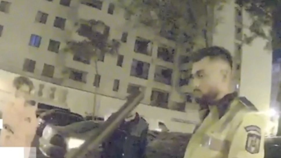 Noi imagini în cazul tânărului drogat care ar fi murit după bătăile polițiștilor - Înregistrare de pe bodycam-ul unui agent