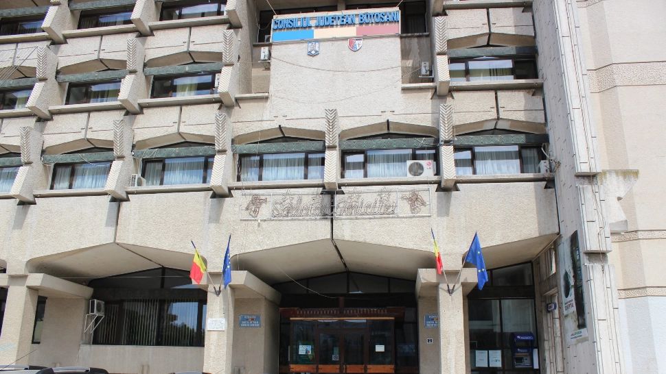 Prietenii politice răsplătite cu posturi bune la stat: Ascensiune controversată a unei tinere de 23 de ani la CJ Botoșani, direct din facultate