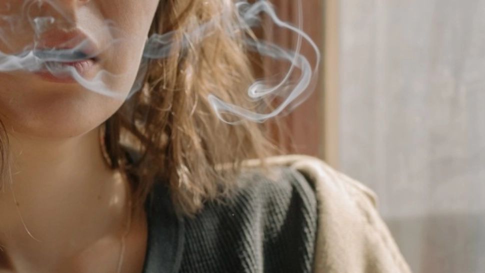 O fată de 13 ani din Slatina, dusă urgent la spital după ce s-ar fi drogat - Ce conținea țigara pe care a fumat-o