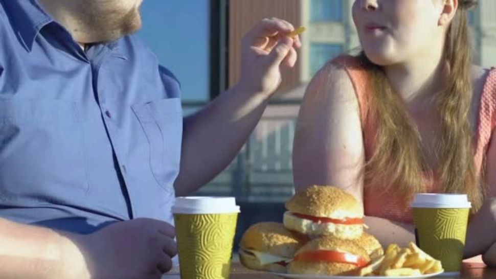 Cât de îngraşi după ce te căsătoreşti. Felul în care căsnicia poate duce la creșterea în greutate, analizat într-un studiu 