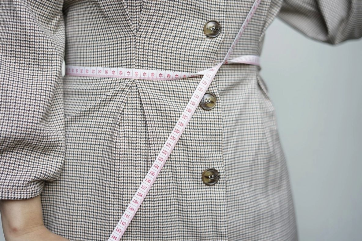 Val de internări în spitalele din România: adolescentele consumă un aliment toxic, la recomandarea internetului, pentru a slăbi rapid