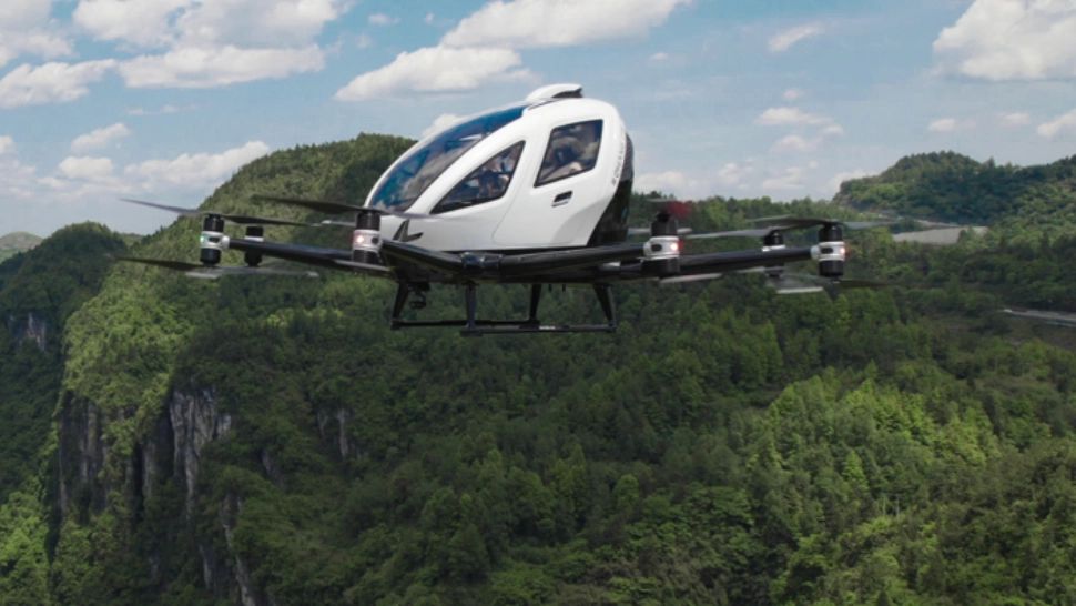 Prima certificare din lume pentru taxiuri zburătoare - China a dat undă verde de zbor pentru un taxi electric fără pilot