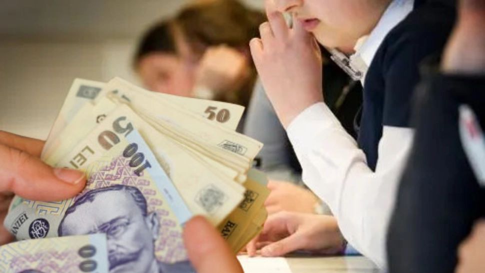 Aberațiile sistemului educațional românesc: Un elev din Ploiești a ajuns să primească bursă de merit cu media 4,59