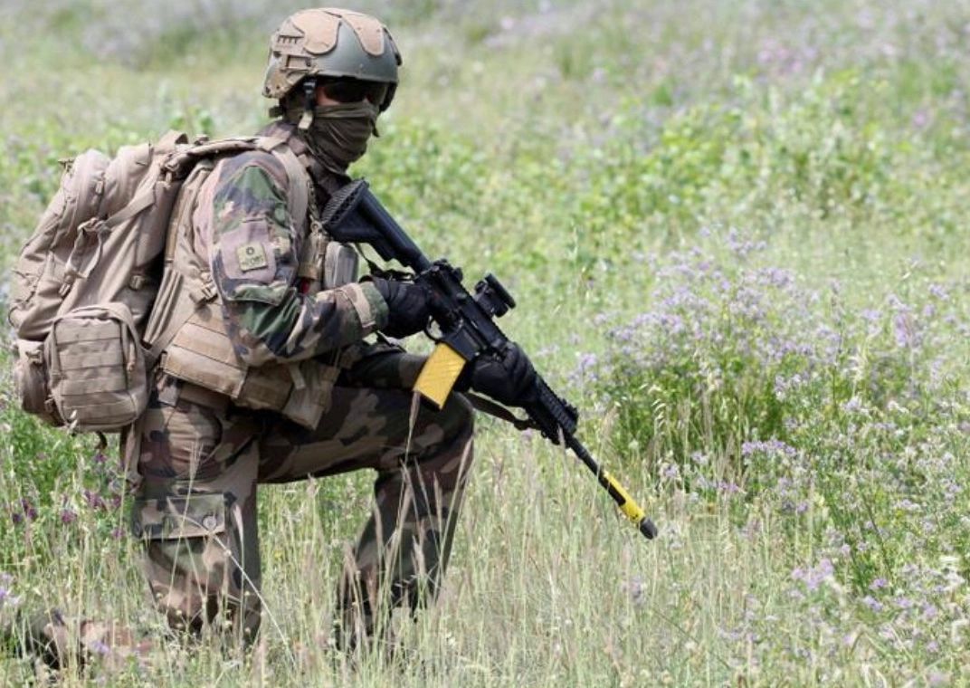 Fost sportiv din Bacău, luptător în Legiunea Străină, condamnat pe viață pentru omor. Bărbatul a pus la cale răpirea fiicei unui procuror