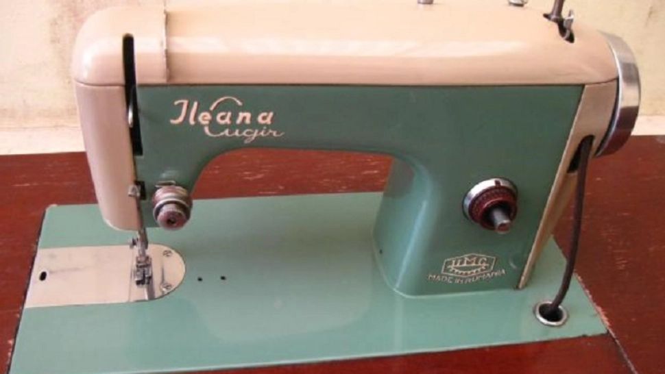 Mașina de cusut "Ileana", visul oricărei gospodine în comunism. Cum a apărut gluma că se transformă în mitralieră?
