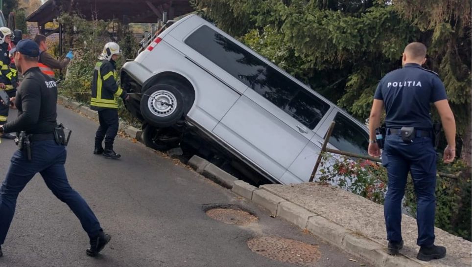 Accident mortal în Brașov: O femeie de 65 de ani, ucisă de greșeala stupidă a șoferului - A fost lovită în plin de mașina parcată în pantă