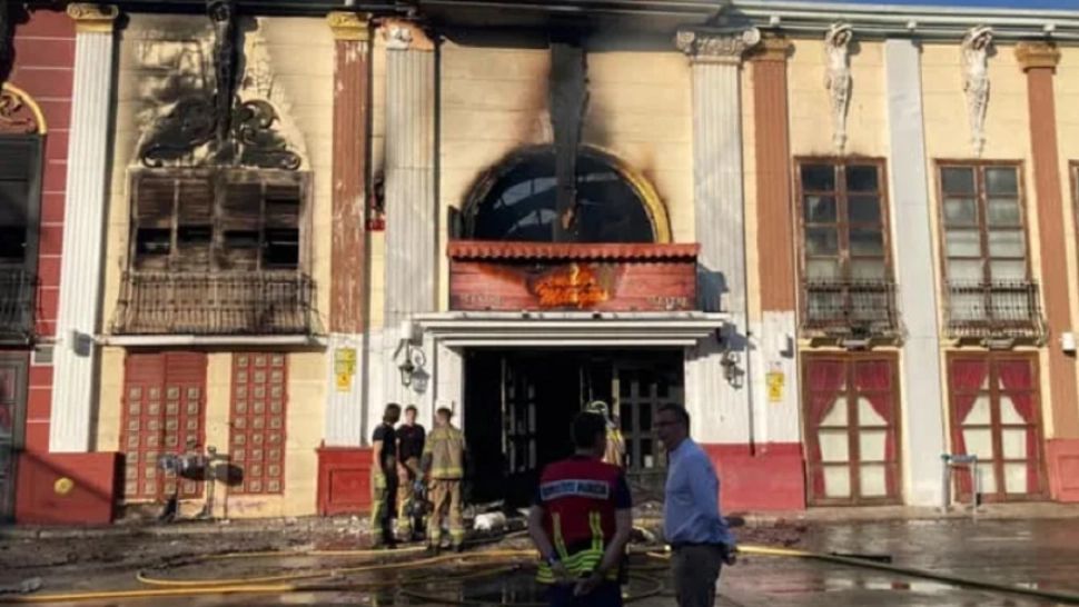 Șase morți și patru răniți după ce un club de noapte a luat foc