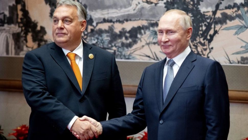 Viktor Orban, luat peste picior după ce a dat mâna cu Putin. "Măcar să se fi spălat după!"