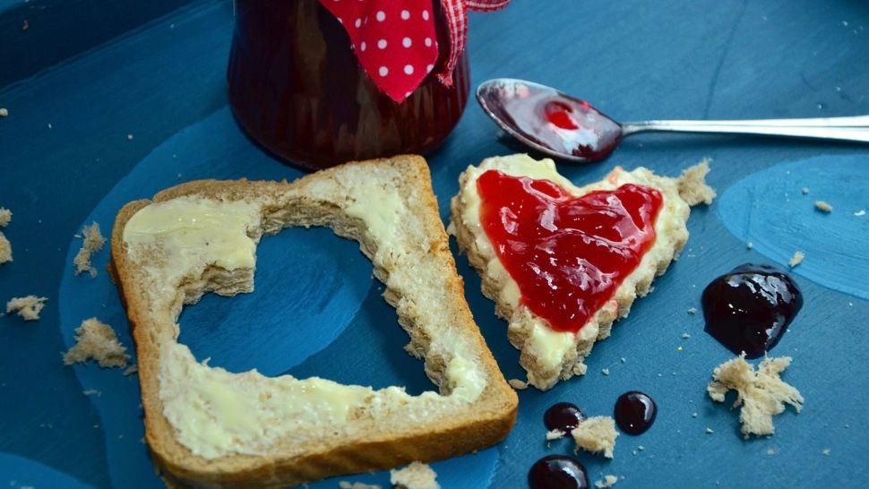 Cât de sănătoasă este, de fapt, combinația de pâine cu gem, mâncarea preferată a copiilor 