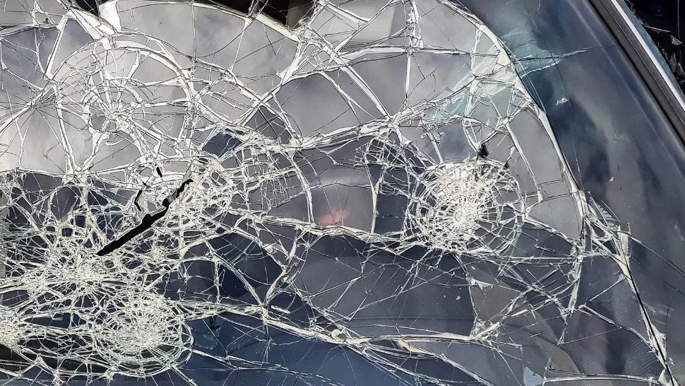 Incident halucinant în Tulcea: Un tânăr de 23 de ani, lovit cu ranga în cap de un șofer - De la ce a pornit scandalul