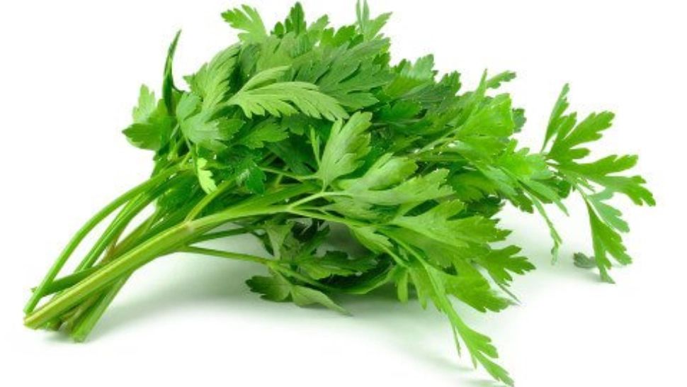 Cea mai bizară rugăciune. Îți trebuie pătrunjel și zahăr, iar în schimb îți vin bani. Cui îi este adresată?