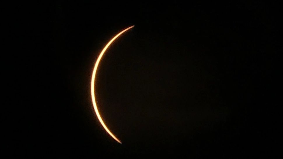  3 zodii, afectate masiv de eclipsa de Lună din 28 octombrie! Vor trece prin schimbări majore