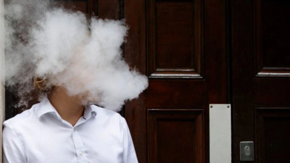 Avertisment al medicilor. Ce riscuri prezintă VAPATUL cu VITAMINE, noua modă printre copii și tineri 