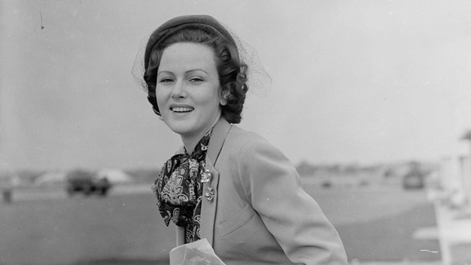 Ce mâncau românii în anii '30. Cum îşi păstrau doamnele SILUETA - mostră de "dietă interbelică"