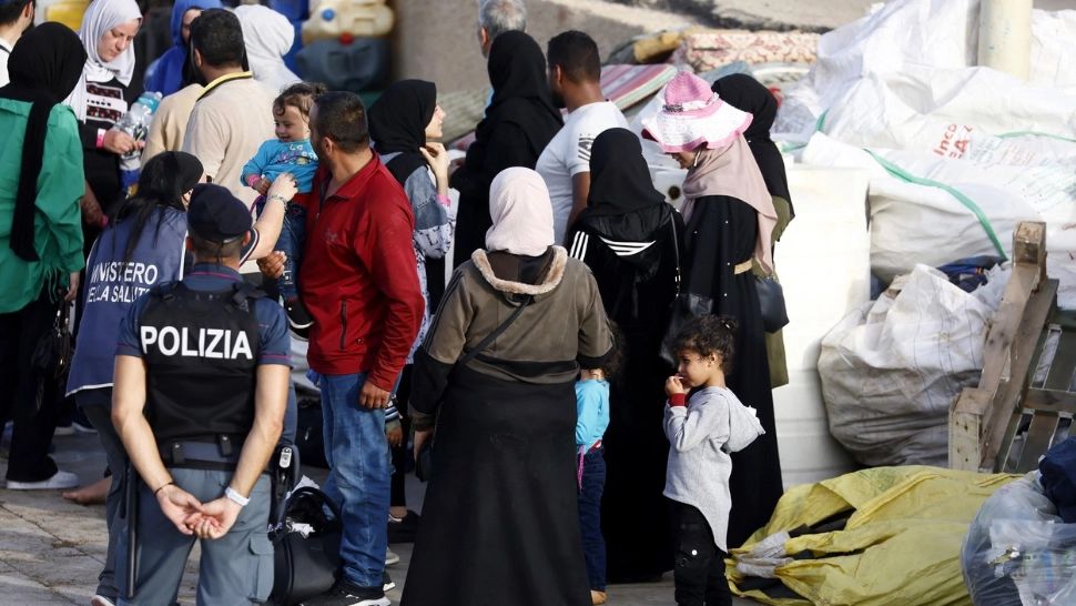 Italia a simplificat procedurile de expulzare a migranților ilegali